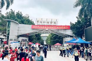 记者：今晚深圳新鹏城和海港都取消了踩场，但赛前发布会没取消